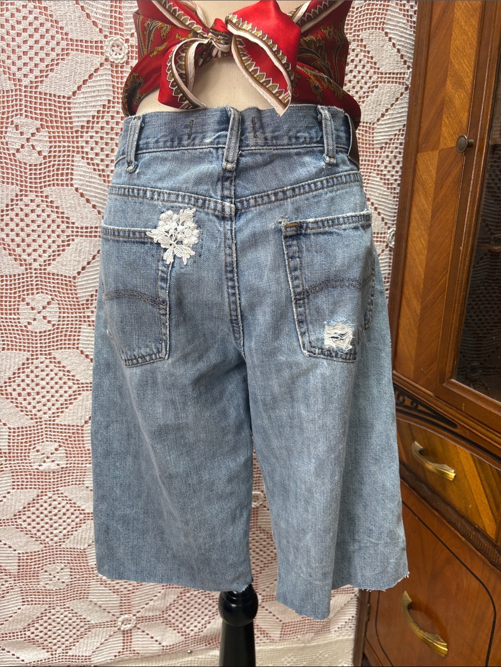 Lee Upcycled Distressed Floral Patch Denim Jorts Sz 36